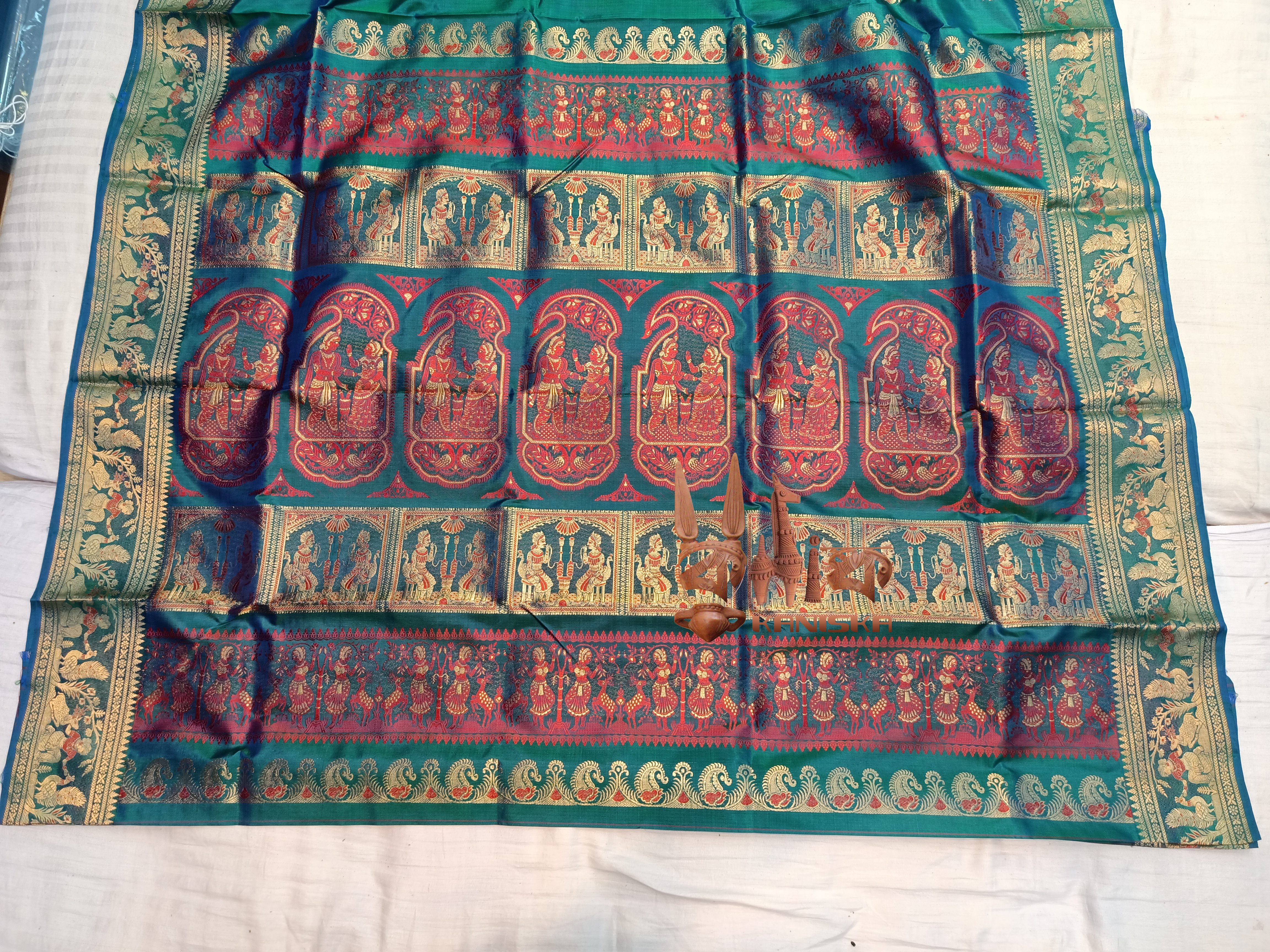 SWARNACHARI CHOTO BUTI MOYURKANTHI F 4 Product Image
